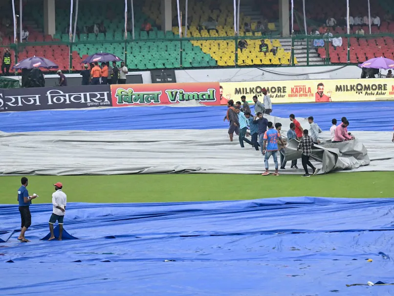 Live score of India vs Bangladesh, Second Test, Day 2: Super Soppers Playing, But Not in the Stadium